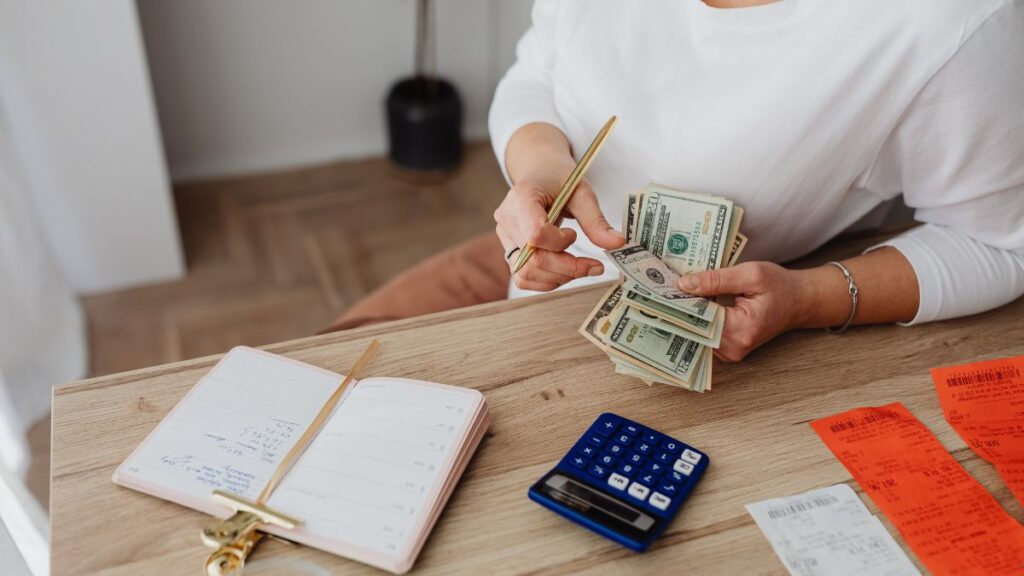 Como Economizar Dinheiro Evitando Dívidas