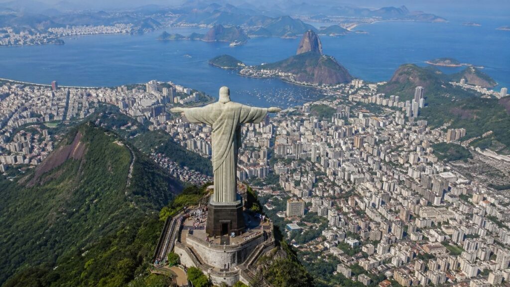 praia de copacabana calcadao ondas"
