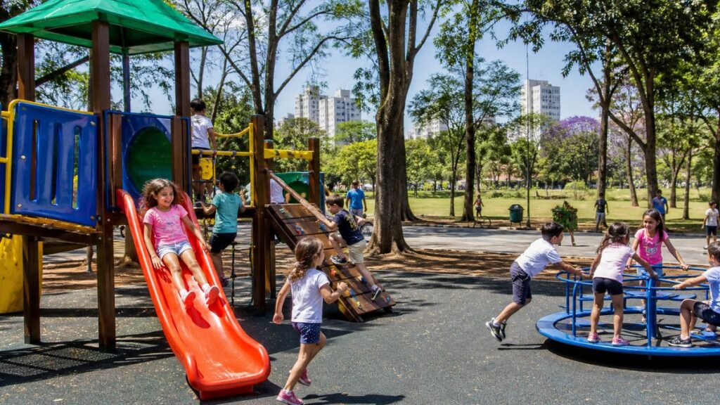 crianças brincando parque ibirapuera sp playground